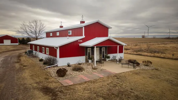 $899,900 | 898 60th Avenue, Beaver Creek, MN 56116