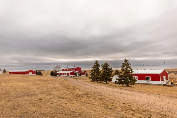 $899,900 | 898 60th Avenue, Beaver Creek, MN 56116