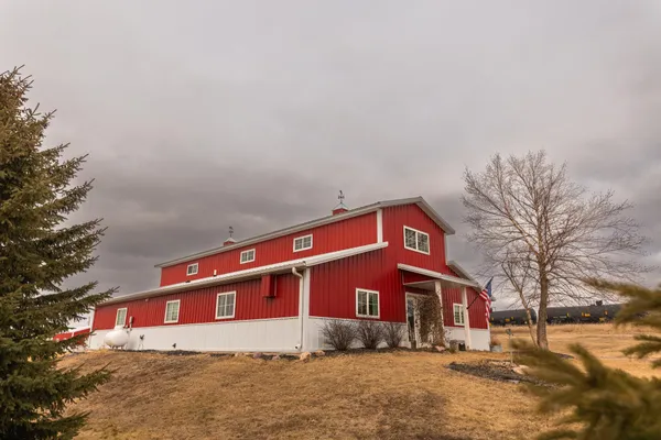 $899,900 | 898 60th Avenue, Beaver Creek, MN 56116