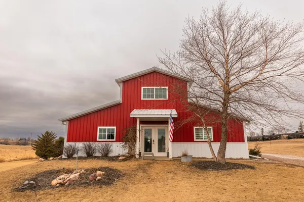 $899,900 | 898 60th Avenue, Beaver Creek, MN 56116