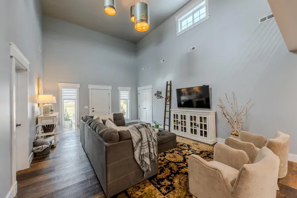 $899,900 | 898 60th Avenue, Beaver Creek, MN 56116