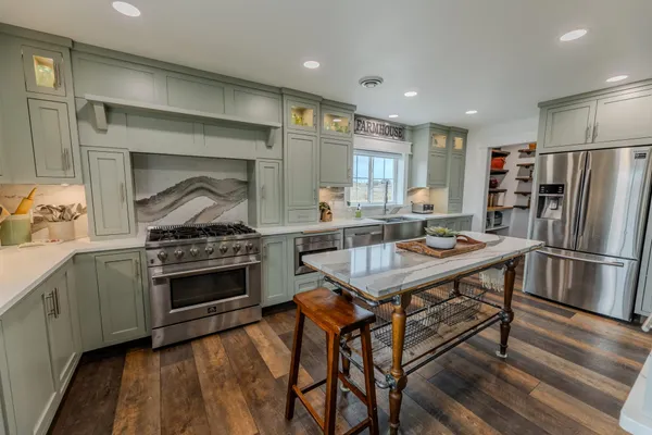 $899,900 | 898 60th Avenue, Beaver Creek, MN 56116