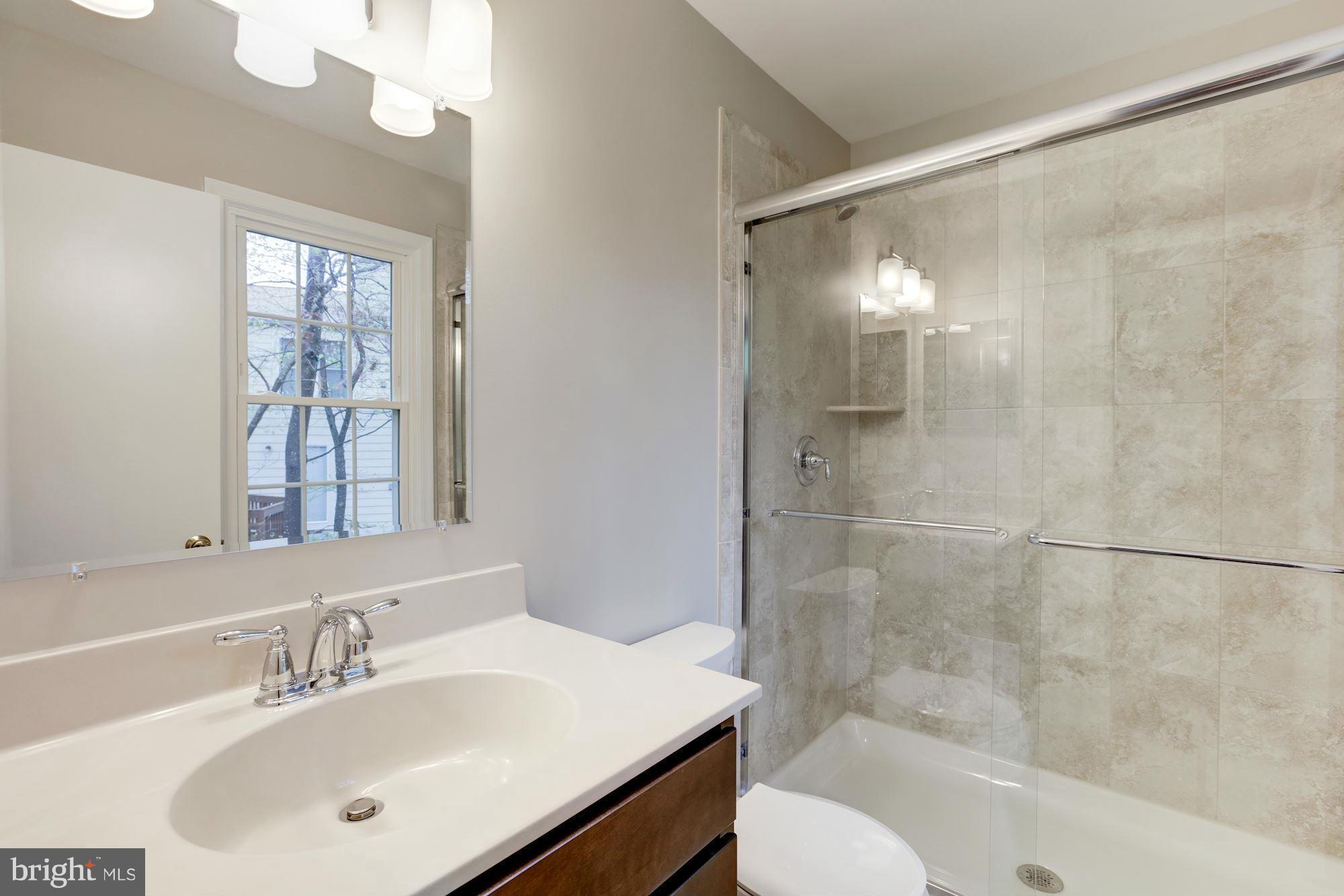 2096 Cobblestone Lane Reston, VA 20191 - Photo 13 of 25 Bath