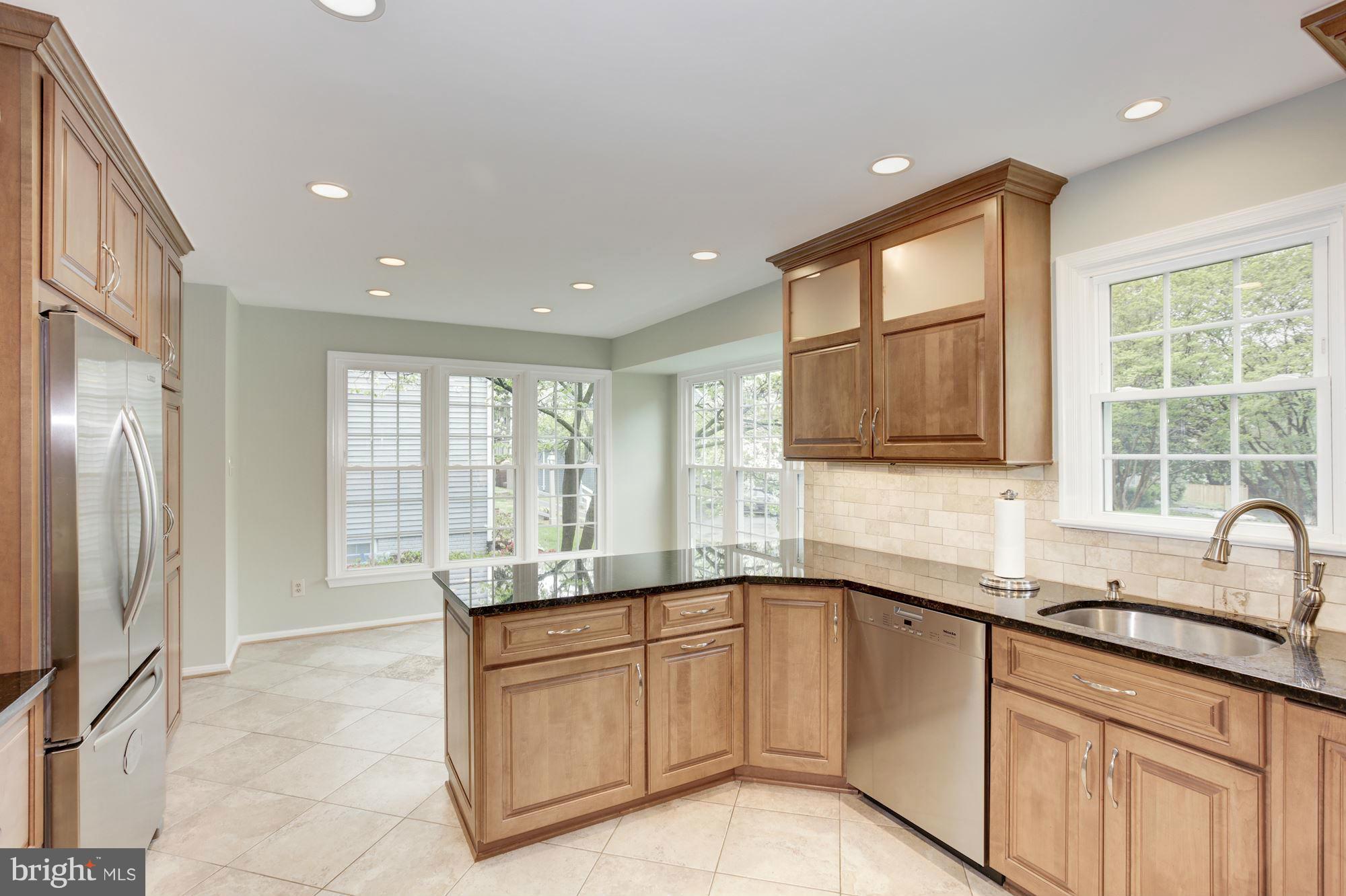 2096 Cobblestone Lane Reston, VA 20191 - Photo 3 of 25 Kitchen