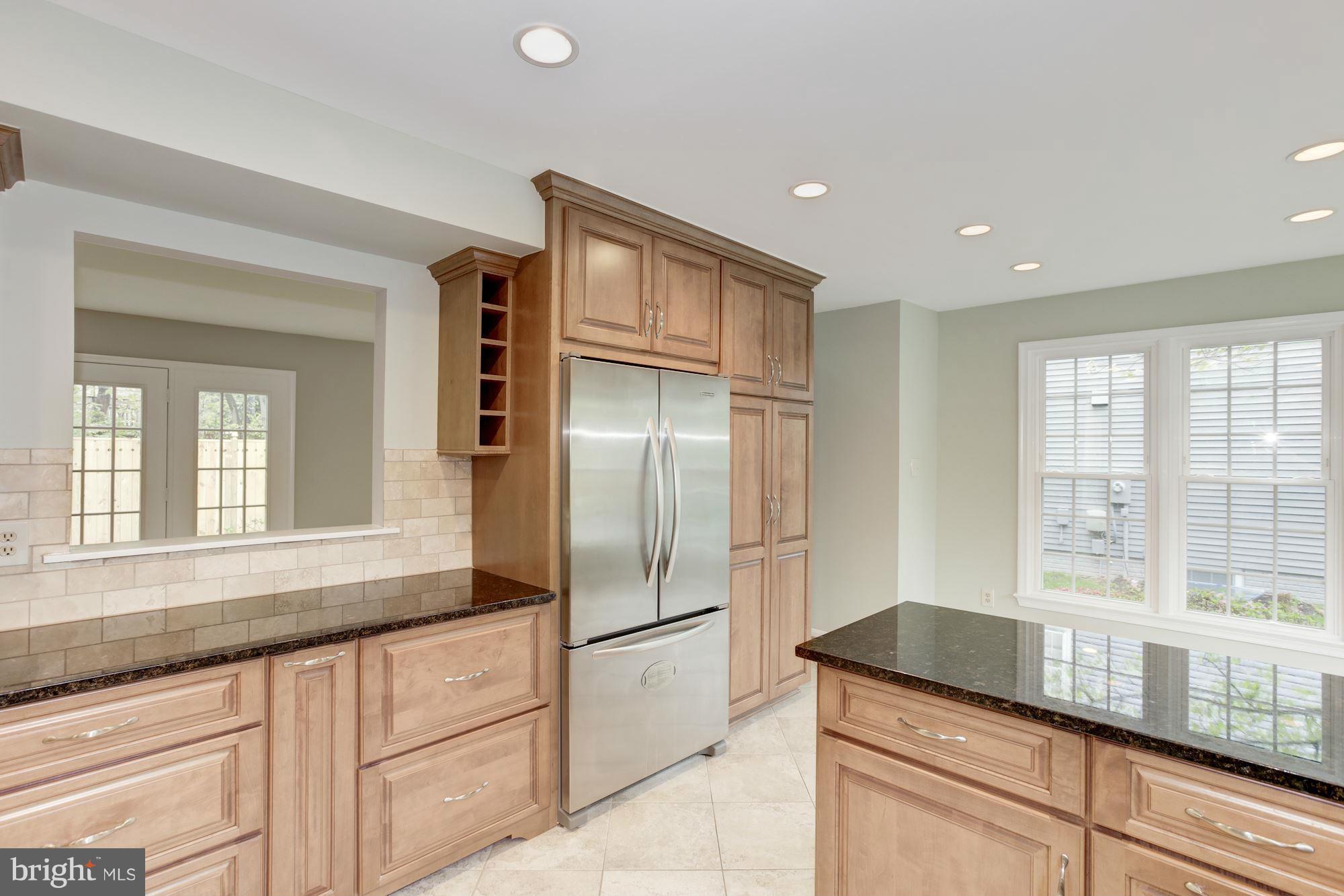 2096 Cobblestone Lane Reston, VA 20191 - Photo 4 of 25 Kitchen
