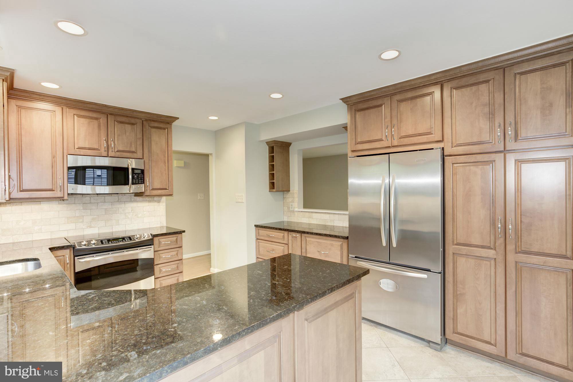2096 Cobblestone Lane Reston, VA 20191 - Photo 5 of 25 Kitchen