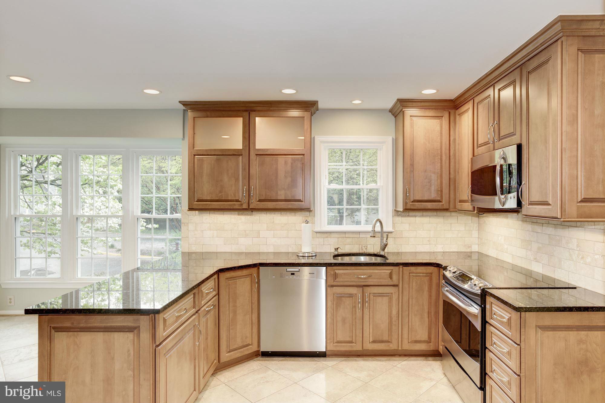 2096 Cobblestone Lane Reston, VA 20191 - Photo 6 of 25 Kitchen