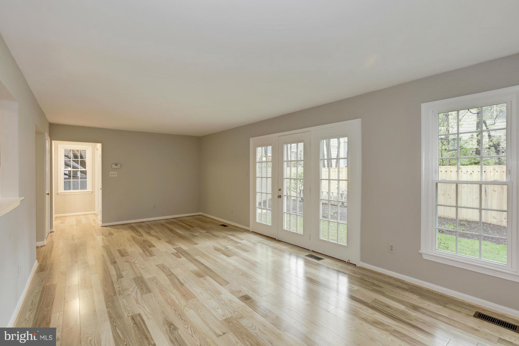 2096 Cobblestone Lane Reston, VA 20191 - Photo 7 of 25 Living Room