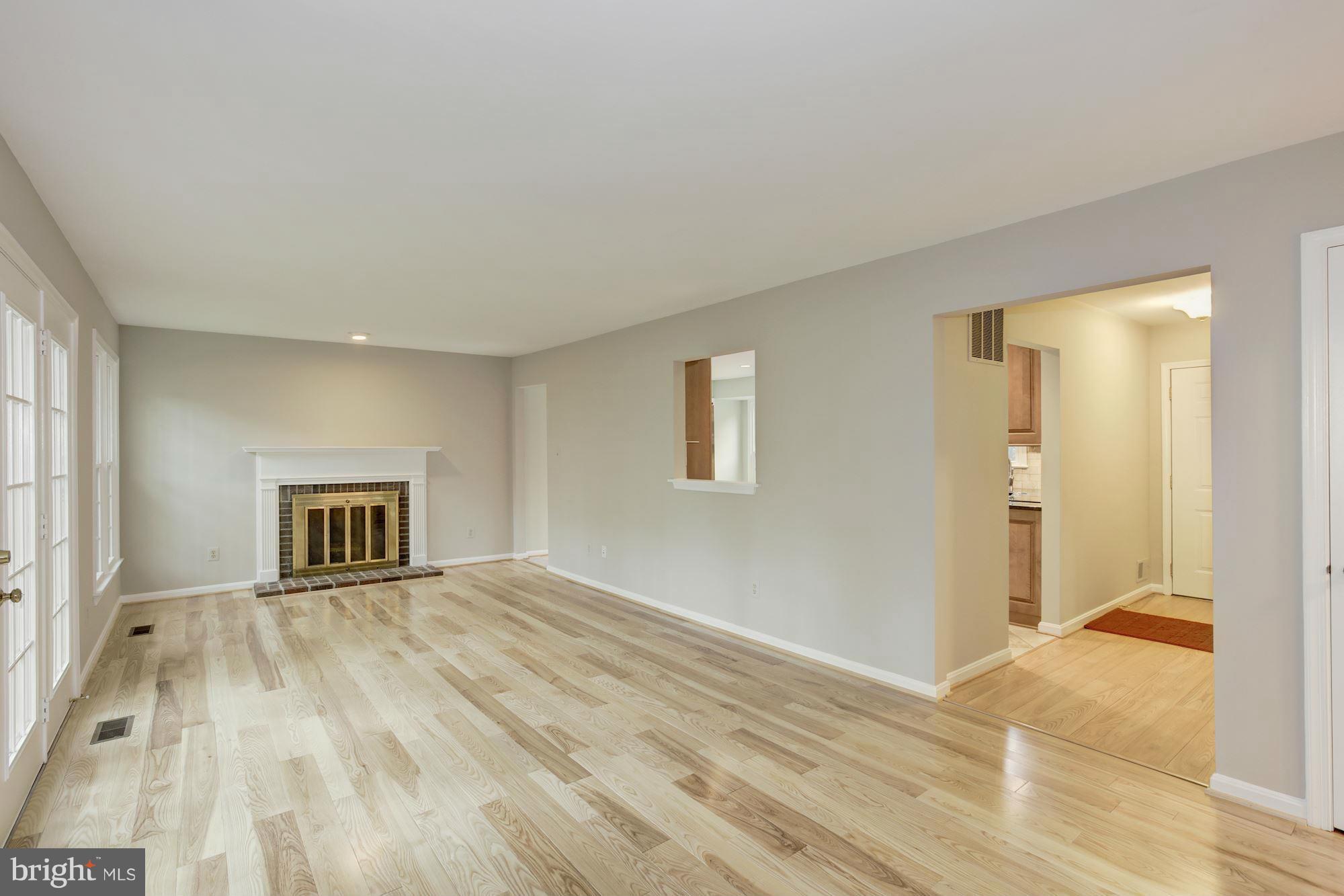 2096 Cobblestone Lane Reston, VA 20191 - Photo 8 of 25 Living Room