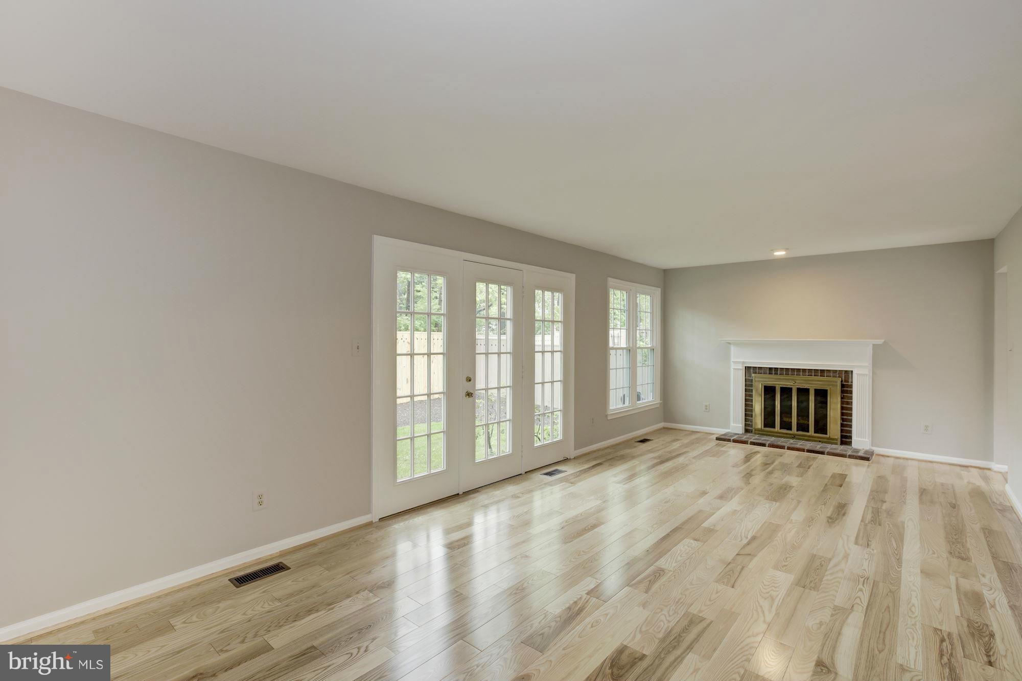 2096 Cobblestone Lane Reston, VA 20191 - Photo 9 of 25 Living Room