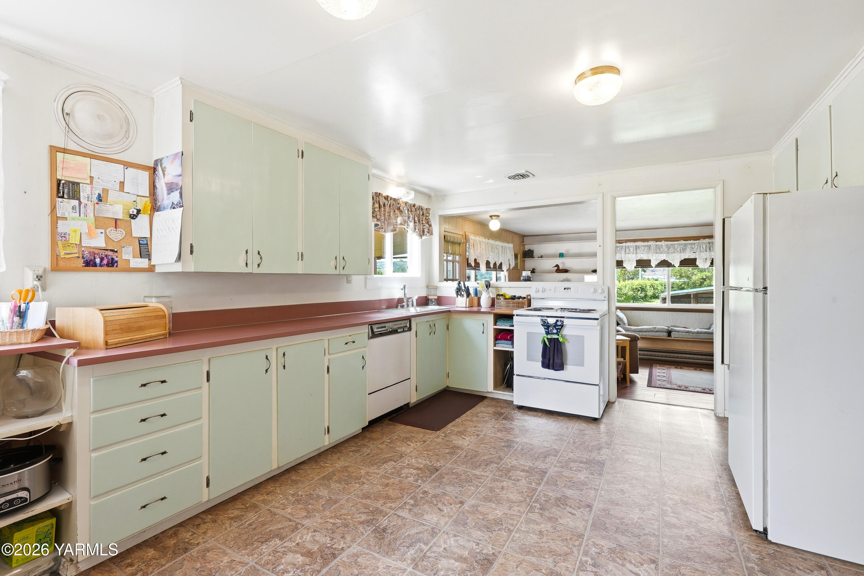 690 North Gleed Road Naches, WA 98937 - Photo 9 of 60 a kitchen with cabinets and window