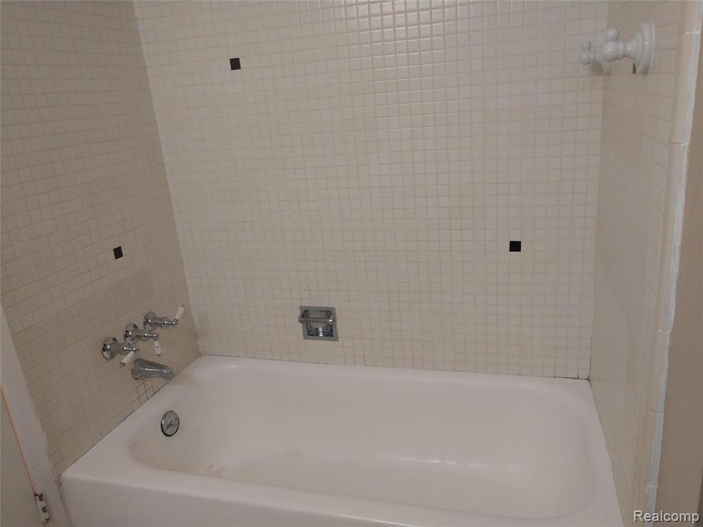 519 East University Drive, Unit 1408 Rochester, MI 48307 - Photo 15 of 18