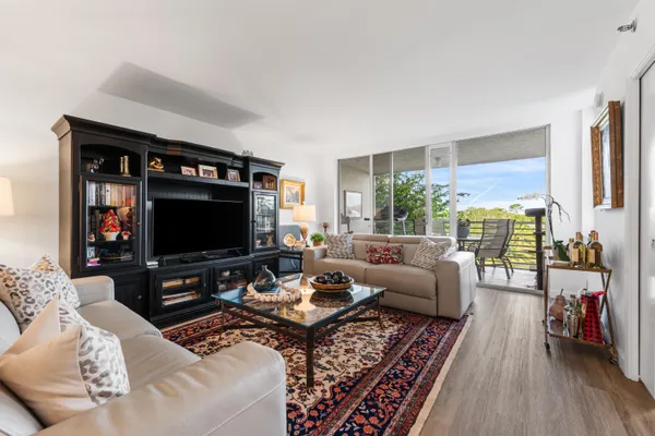 $289,000 | 3499 Oaks Way, Unit 407, Pompano Beach, FL 33069