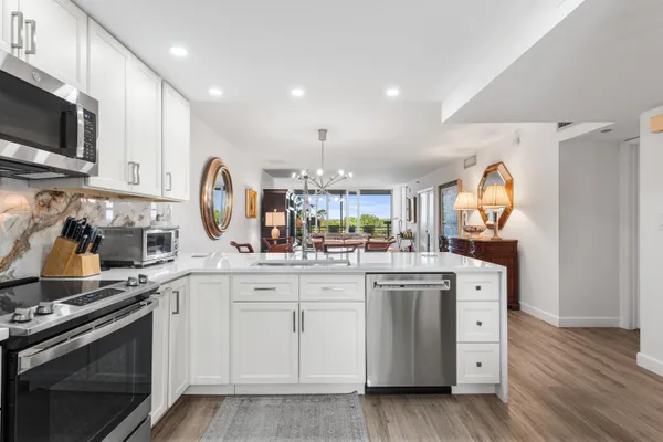 $289,000 | 3499 Oaks Way, Unit 407, Pompano Beach, FL 33069