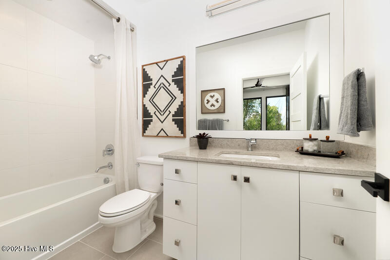 521 Airlie Road, Unit ELLISTON PLAN Wilmington, NC 28403 - Photo 29 of 30 Elliston Guest Bath