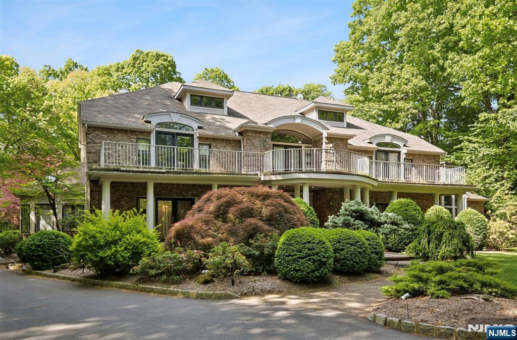 830 Shore Drive Butler, NJ 07405 - Photo 2 of 43