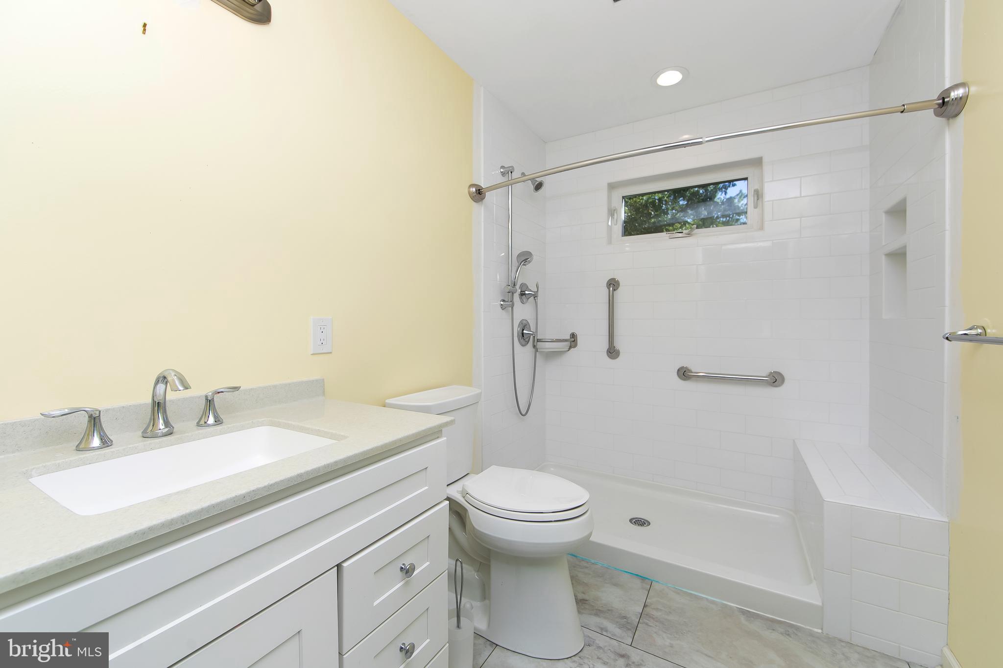 396 Holly Road Marlton, NJ 08053 - Photo 18 of 32 Full Bathroom 1st Floor Suite