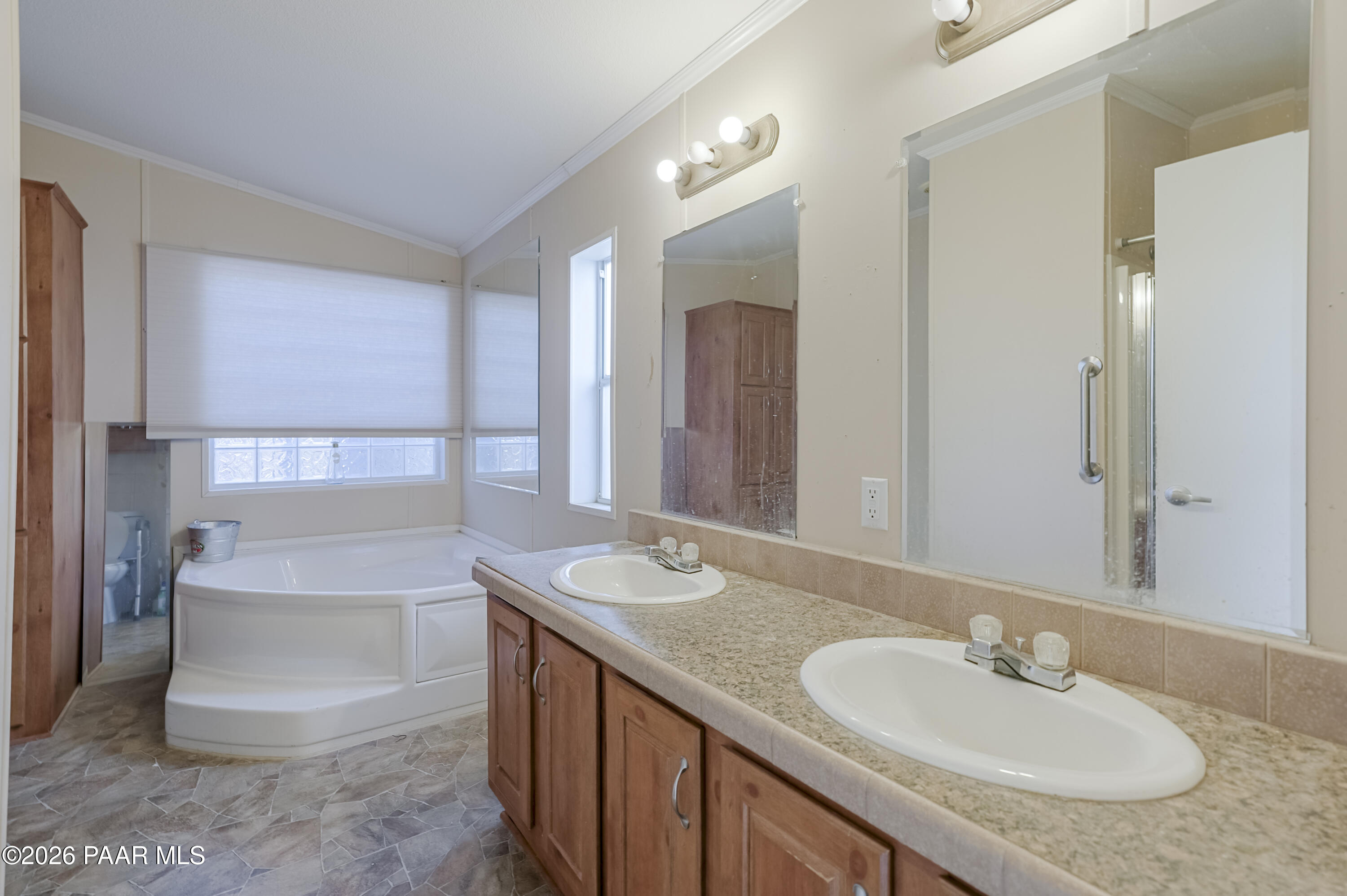 11800 Henderson Road Dewey-Humboldt, AZ 86327 - Photo 15 of 49 Primary Bathroom 1