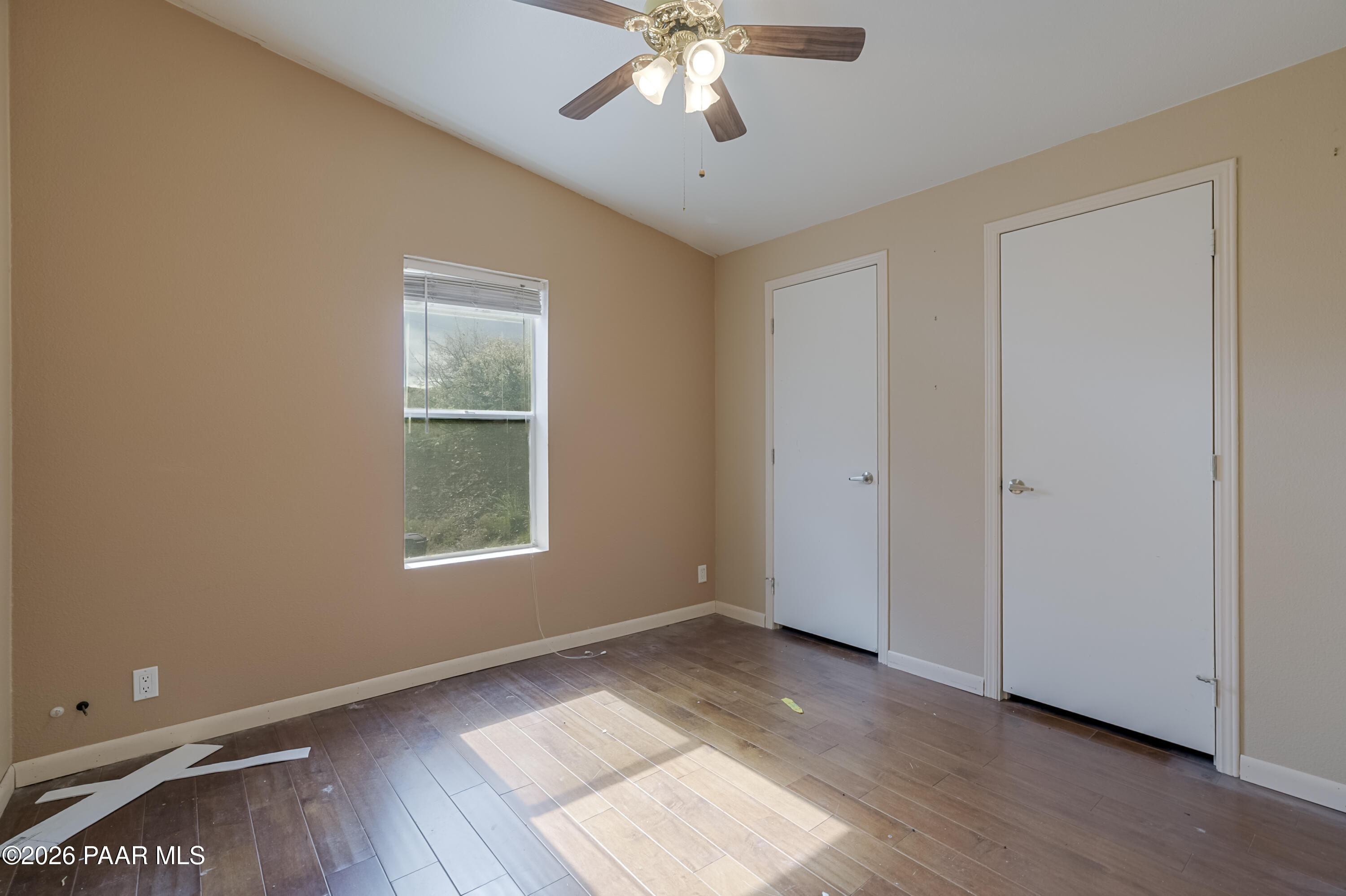 11800 Henderson Road Dewey-Humboldt, AZ 86327 - Photo 17 of 49 Guest Bedroom 1