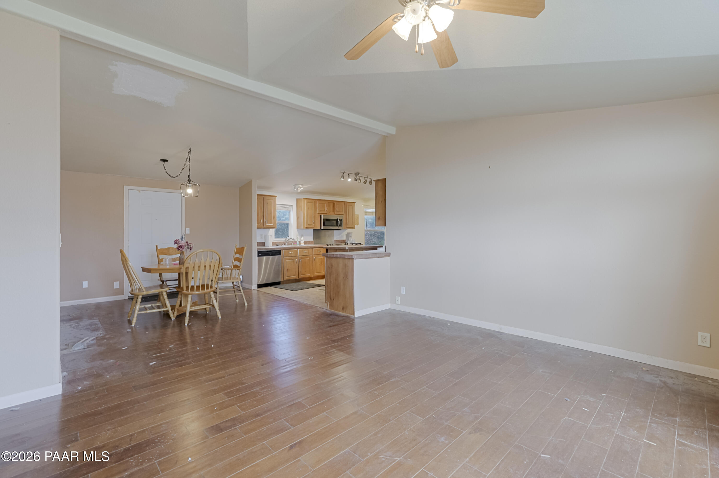 11800 Henderson Road Dewey-Humboldt, AZ 86327 - Photo 5 of 49 Living Room 3
