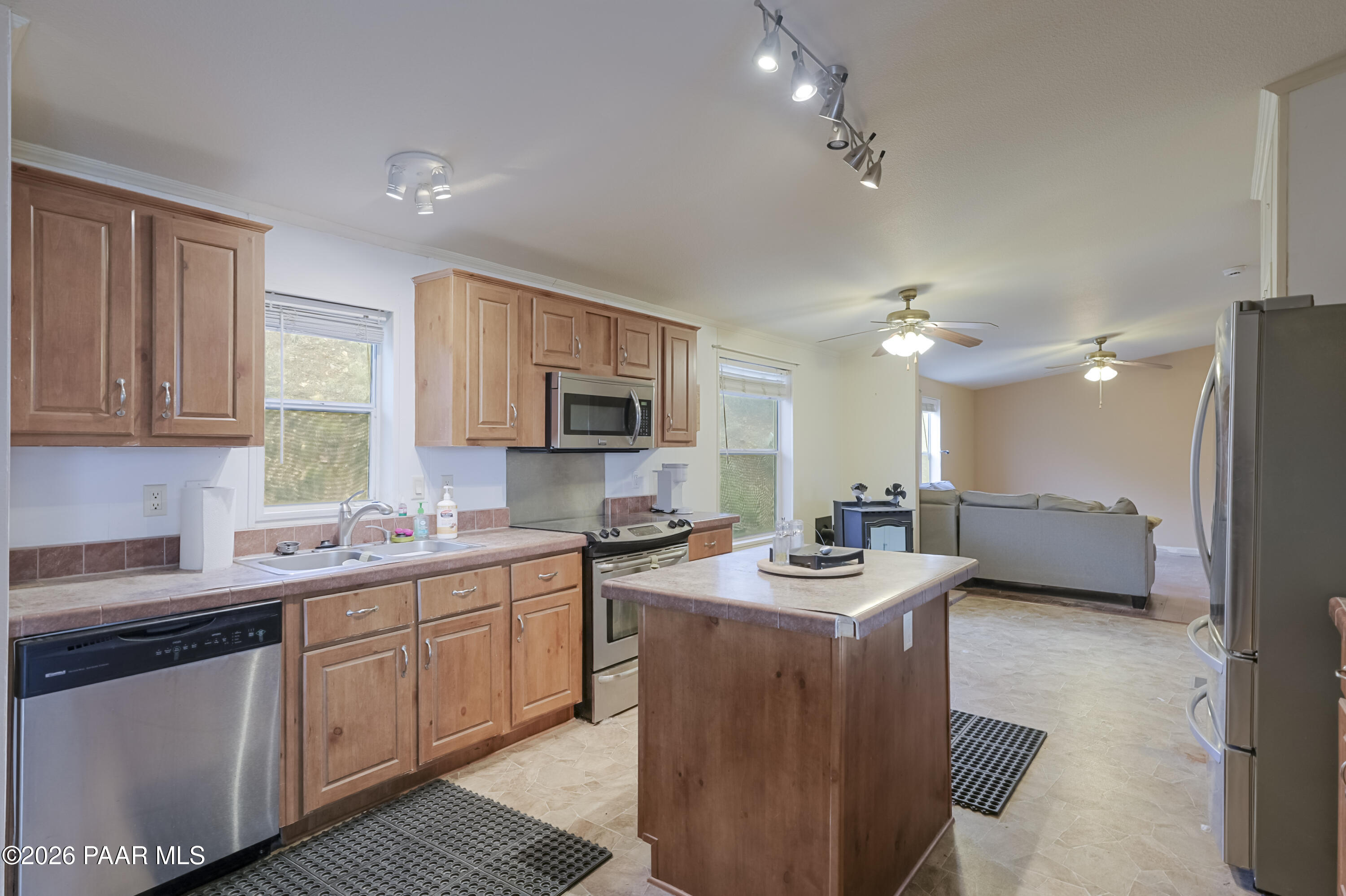11800 Henderson Road Dewey-Humboldt, AZ 86327 - Photo 7 of 49 Kitchen 1