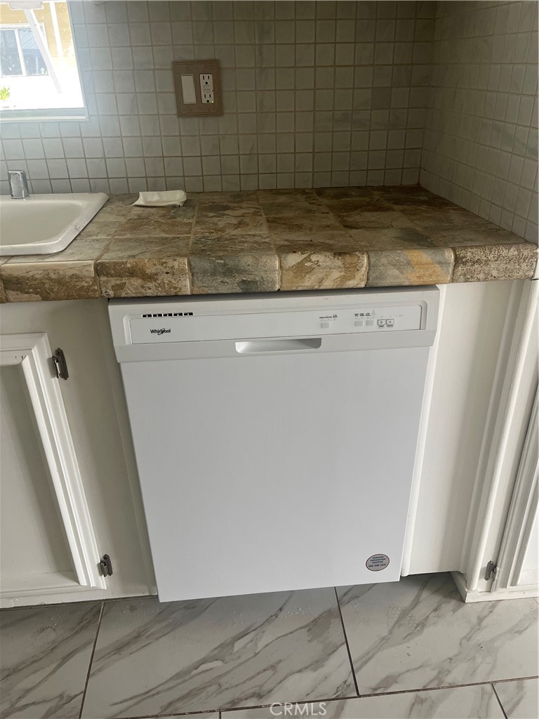 3950 Via Real, Unit 91 Carpinteria, CA 93013 - Photo 15 of 39 a view of a refrigerator a sink