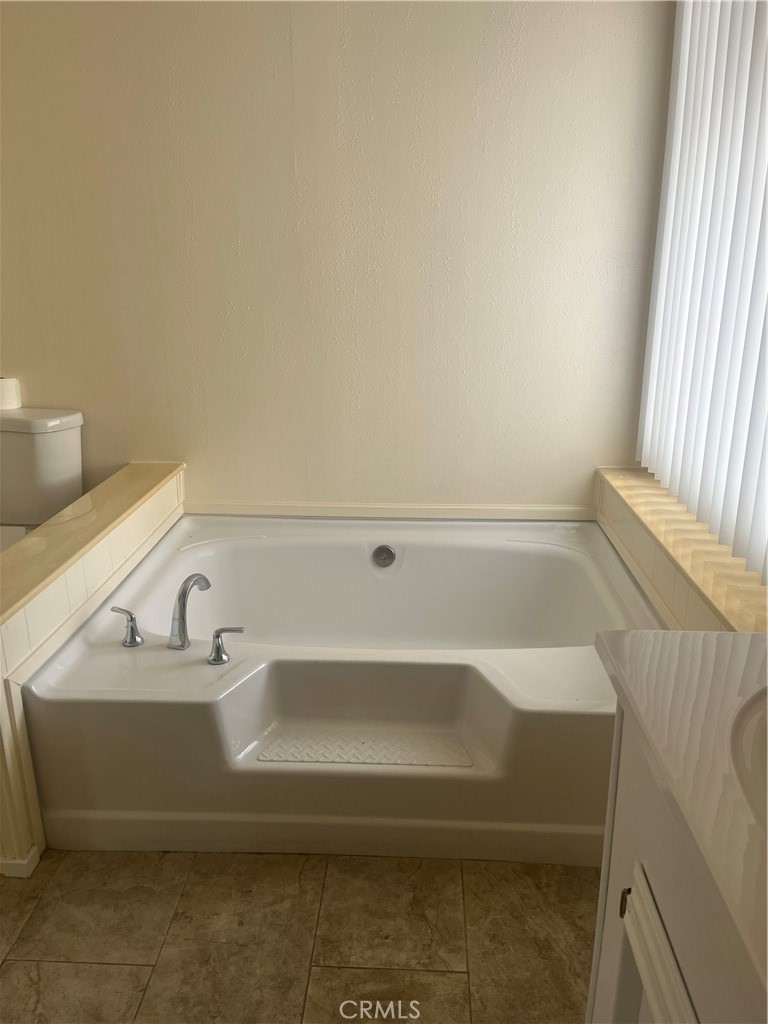 3950 Via Real, Unit 91 Carpinteria, CA 93013 - Photo 24 of 39 a bathroom with a bathtub