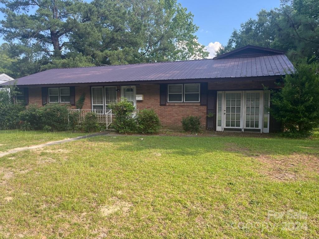 1508 East Washington Street Rockingham, NC 28379 - Photo 1 of 1 a front view of a house with garden