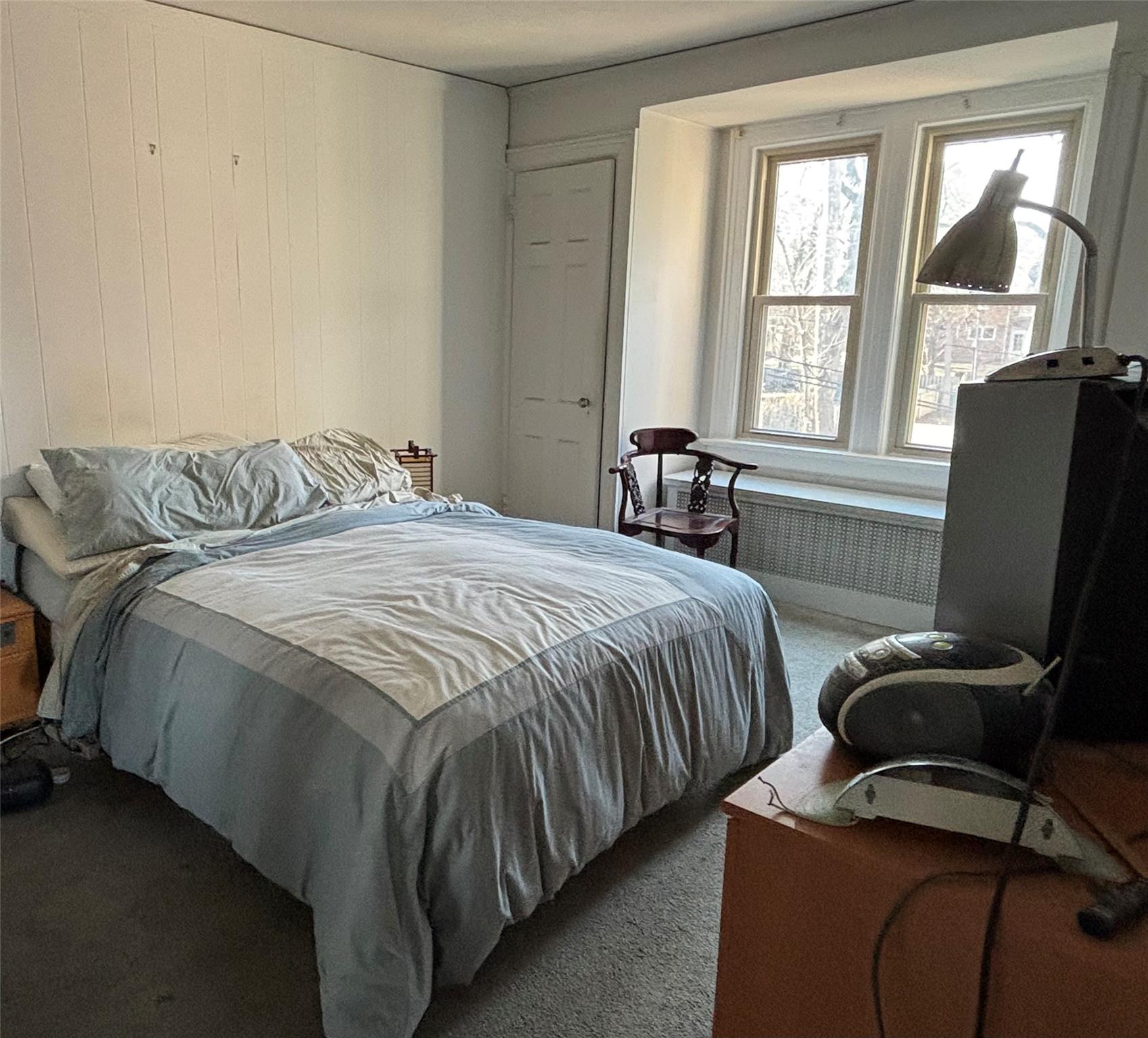 1 Ascot Ridge, Unit 3A Great Neck, NY 11021 - Photo 7 of 10 a bedroom with a bed and a window