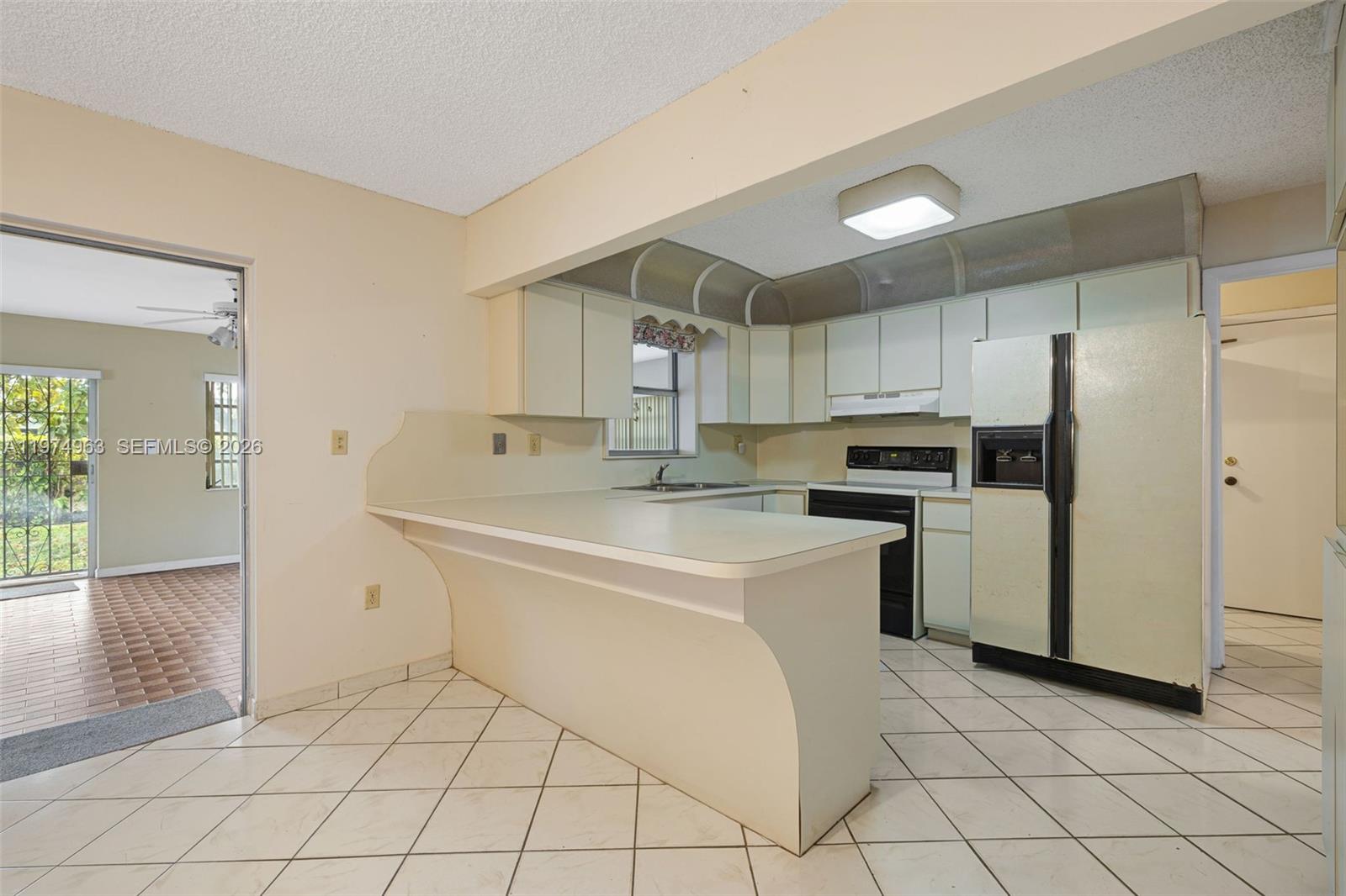 10262 Southwest 27th Street Miami, FL 33165 - Photo 5 of 20