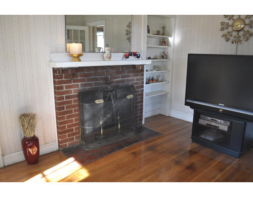 10 Richardson Road Stoneham, MA 02180 - Photo 5 of 21 Gallery Image 5