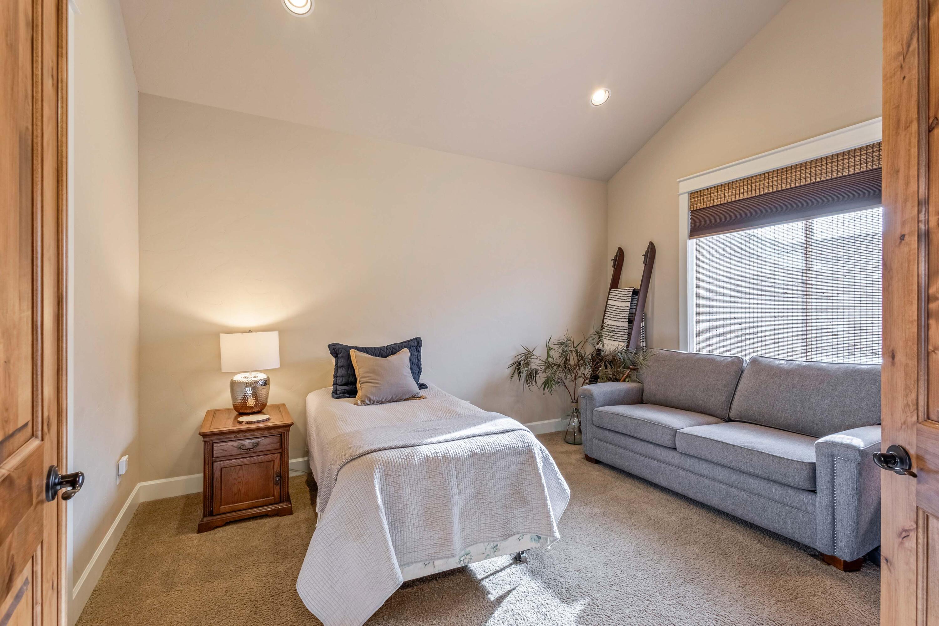20870 Golden Gate Place Bend, OR 97702 - Photo 28 of 42 Main floor second bedroom.