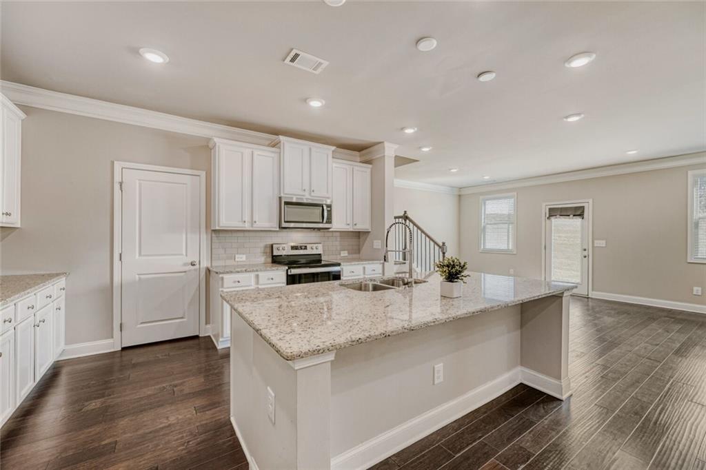 2527 R Pearl Rdg Trace Buford, GA 30519 - Photo 2 of 22