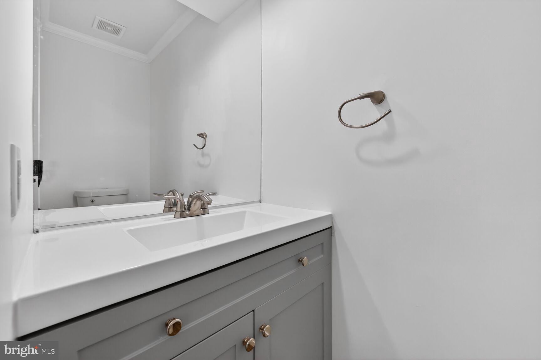 45544 Whitcomb Square Sterling, VA 20166 - Photo 13 of 31 Main Level Half Bath