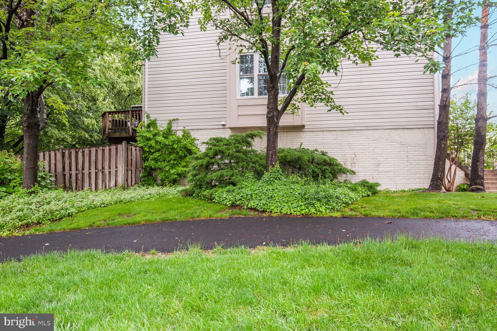 45544 Whitcomb Square Sterling, VA 20166 - Photo 27 of 31 End Unit for Maximum Privacy