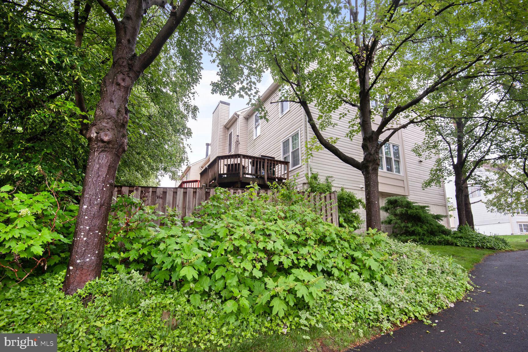 45544 Whitcomb Square Sterling, VA 20166 - Photo 28 of 31 End Unit for Maximum Privacy