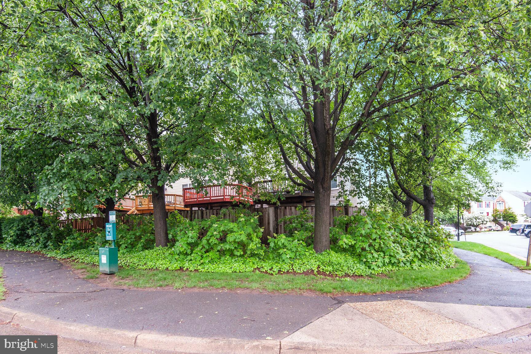 45544 Whitcomb Square Sterling, VA 20166 - Photo 30 of 31 End Unit for Maximum Privacy