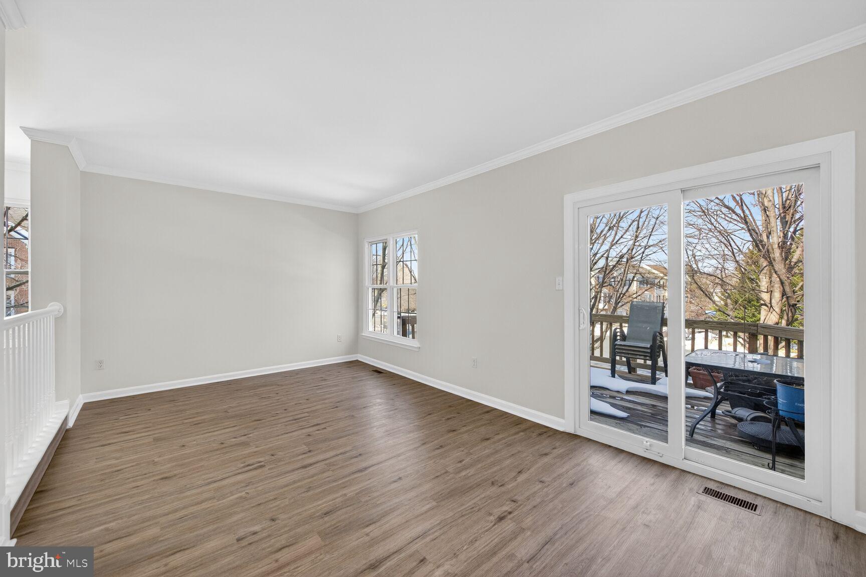 45544 Whitcomb Square Sterling, VA 20166 - Photo 6 of 31 Living Room with Deck Access