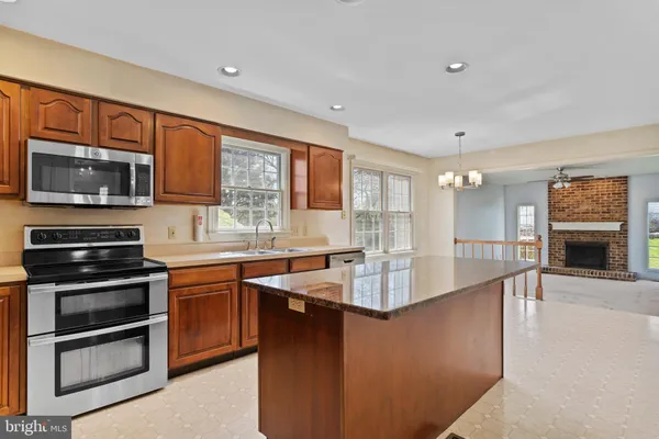 $435,000 | 914 Maplewood Lane, Enola, PA 17025