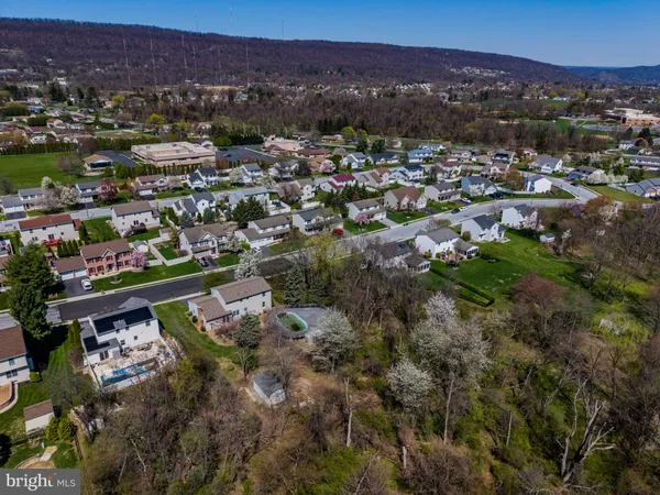 $435,000 | 914 Maplewood Lane, Enola, PA 17025