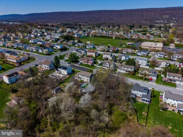 $435,000 | 914 Maplewood Lane, Enola, PA 17025
