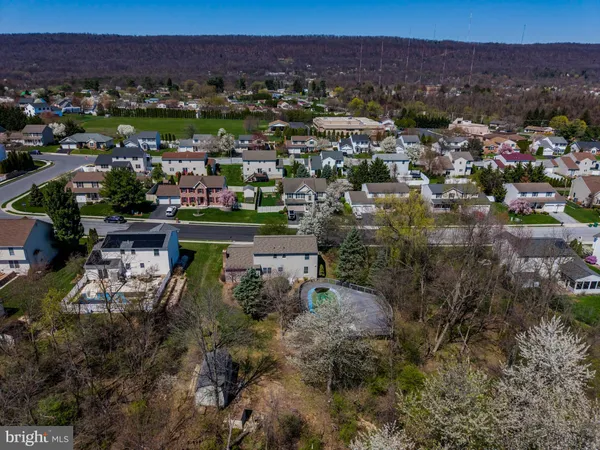 $435,000 | 914 Maplewood Lane, Enola, PA 17025