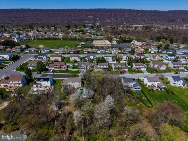 $435,000 | 914 Maplewood Lane, Enola, PA 17025