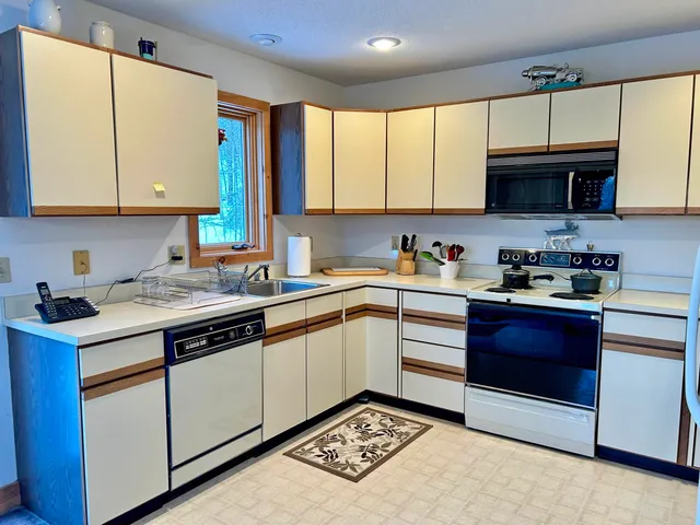 $450,000 | 69 Colonial Ridge Road, West Dover, VT 05356