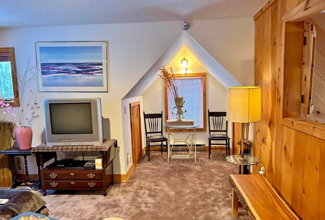 $450,000 | 69 Colonial Ridge Road, West Dover, VT 05356