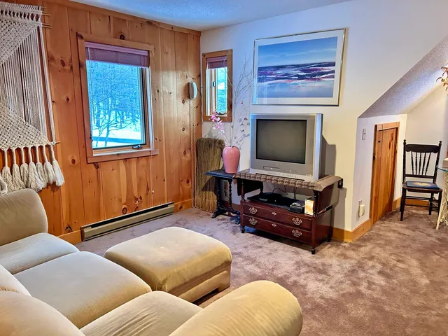 $450,000 | 69 Colonial Ridge Road, West Dover, VT 05356