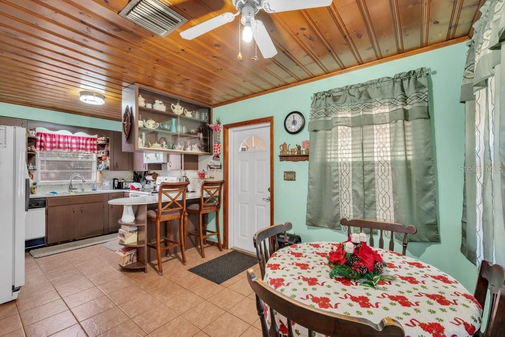 415 Hal Colding Road Lithia, FL 33547 - Photo 37 of 73 a very nice looking room with a large window