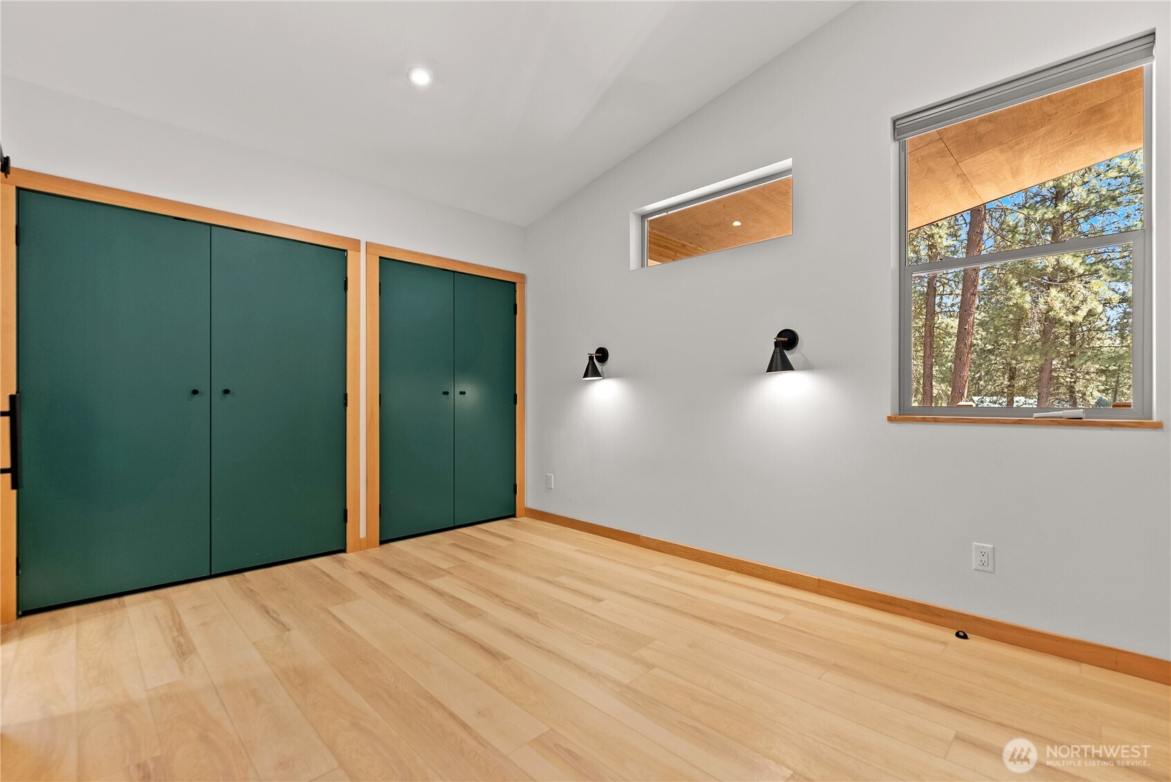 78 Homestead Road Winthrop, WA 98862 - Photo 20 of 40 a bedroom with a bed and a window