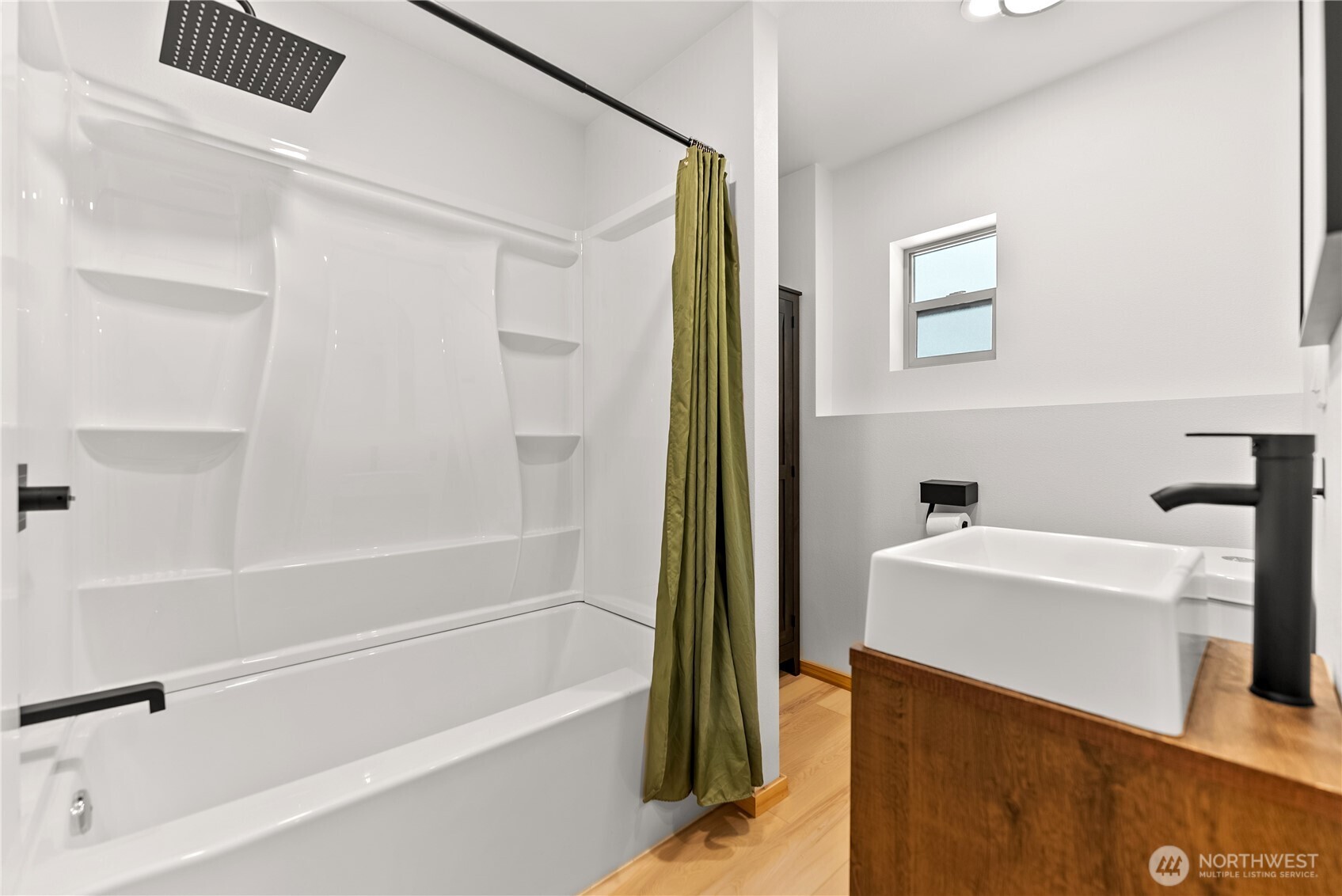 78 Homestead Road Winthrop, WA 98862 - Photo 32 of 40 a bathroom with a sink a bathtub and a shower