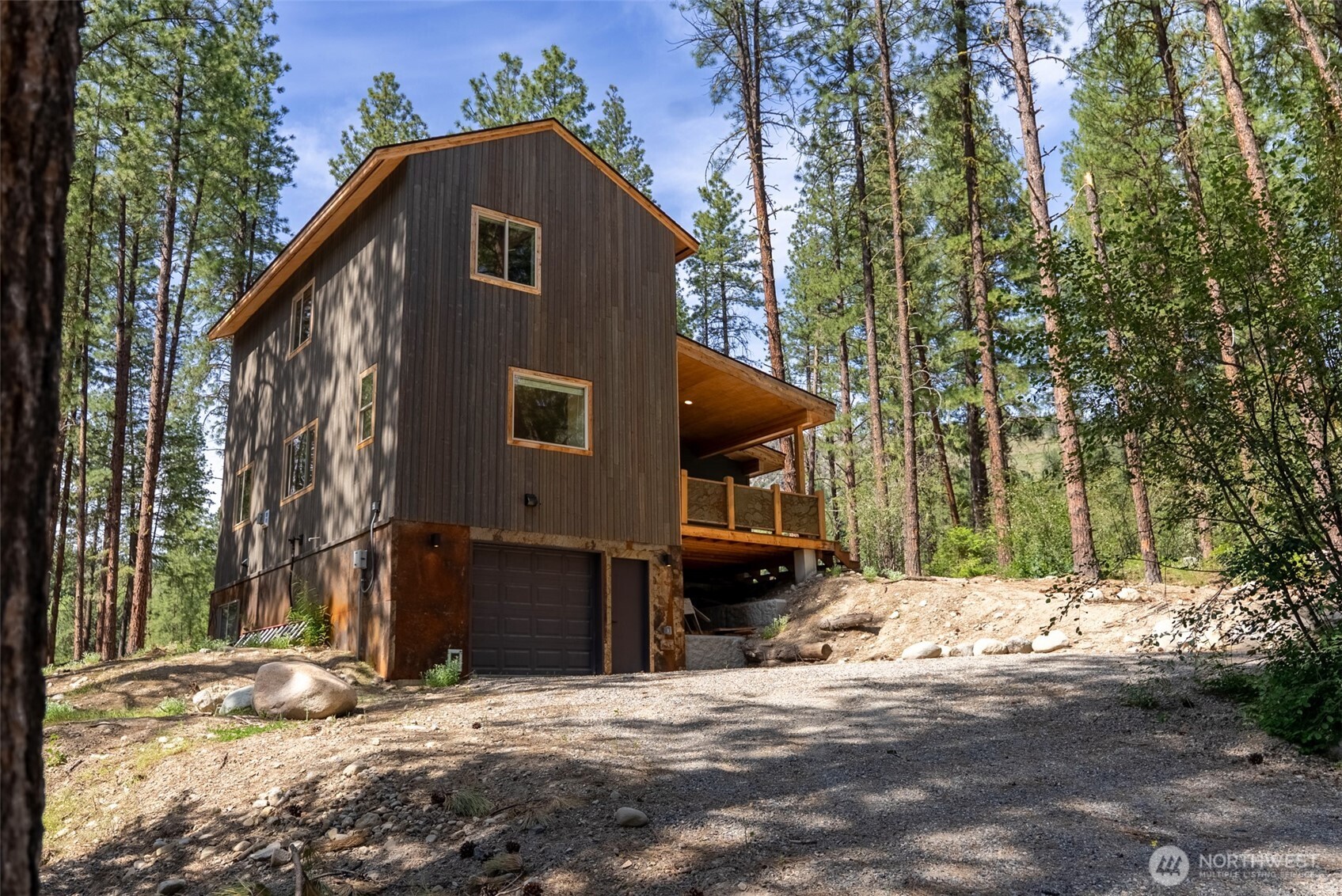 78 Homestead Road Winthrop, WA 98862 - Photo 35 of 40 a front view of a house with a yard